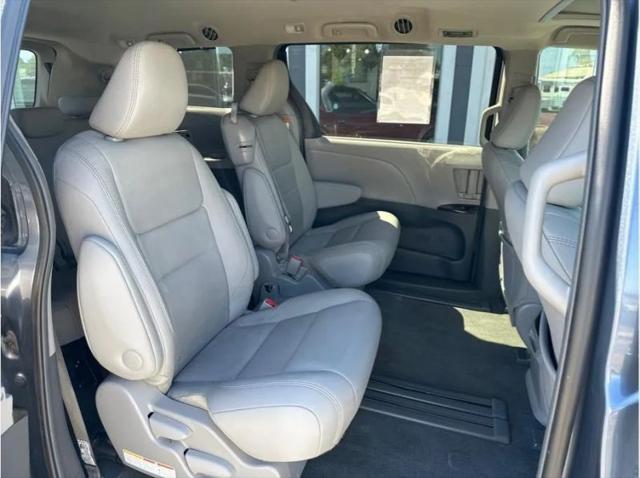 2017 Toyota Sienna XLE 8 Passenger