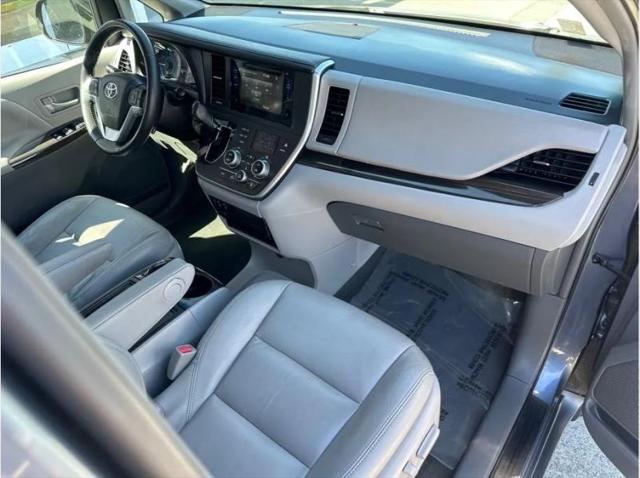 2017 Toyota Sienna XLE 8 Passenger