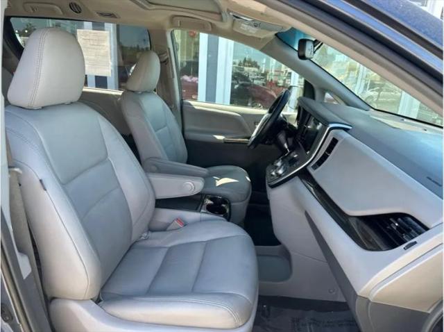 2017 Toyota Sienna XLE 8 Passenger