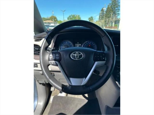 2017 Toyota Sienna XLE 8 Passenger
