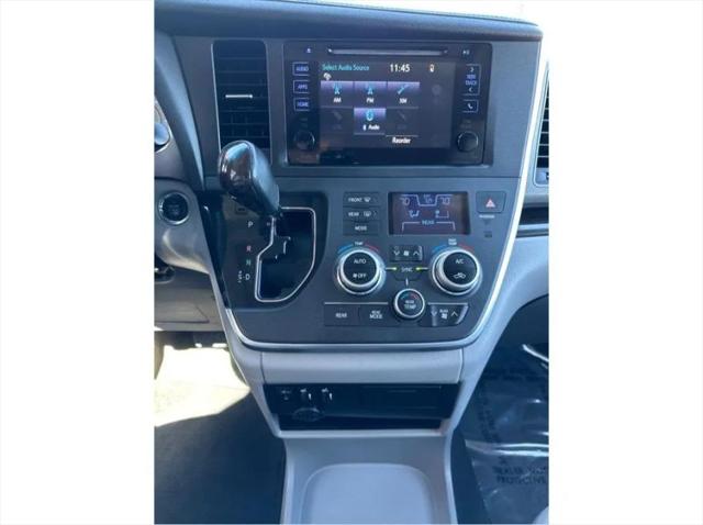 2017 Toyota Sienna XLE 8 Passenger