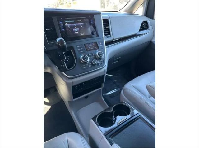 2017 Toyota Sienna XLE 8 Passenger