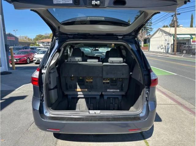 2017 Toyota Sienna XLE 8 Passenger