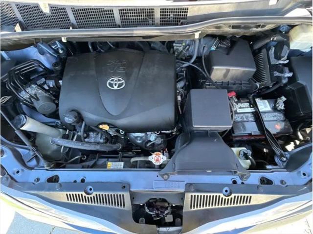 2017 Toyota Sienna XLE 8 Passenger