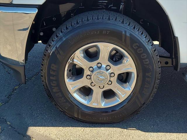 2024 Ram 3500 Big Horn Crew Cab 4x4 8' Box
