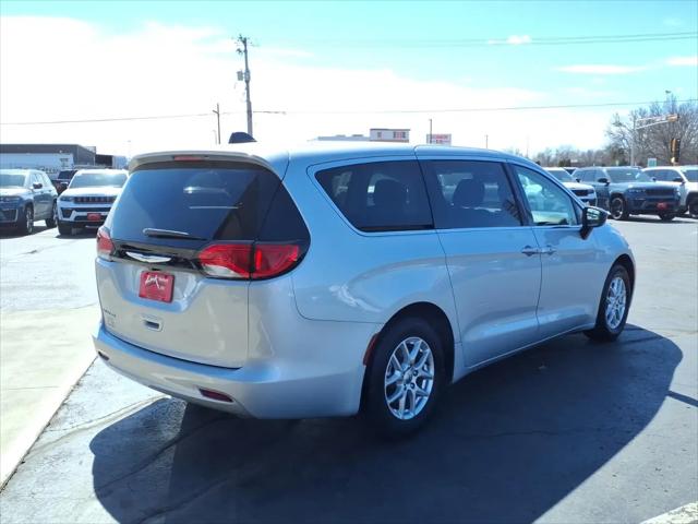 2024 Chrysler Voyager LX