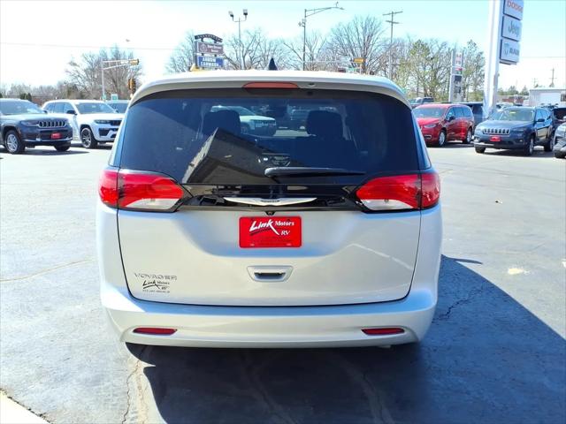 2024 Chrysler Voyager LX