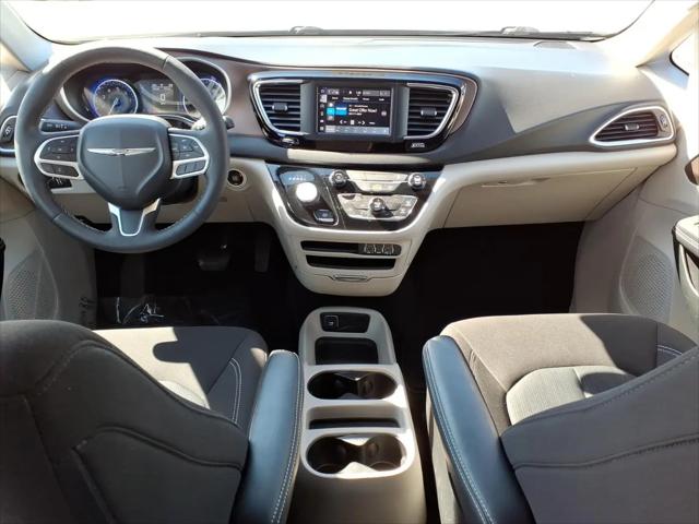 2024 Chrysler Voyager LX