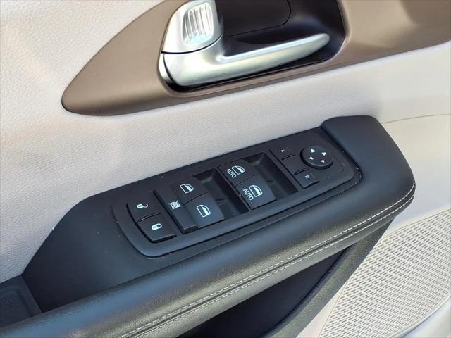 2024 Chrysler Voyager LX