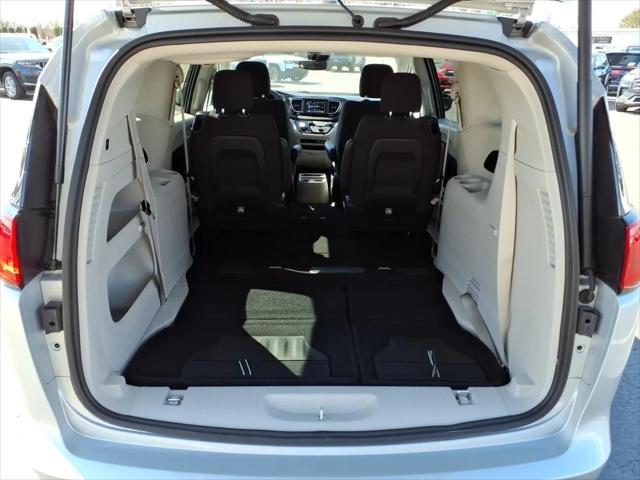 2024 Chrysler Voyager LX