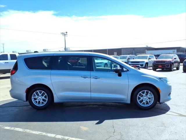 2024 Chrysler Voyager LX