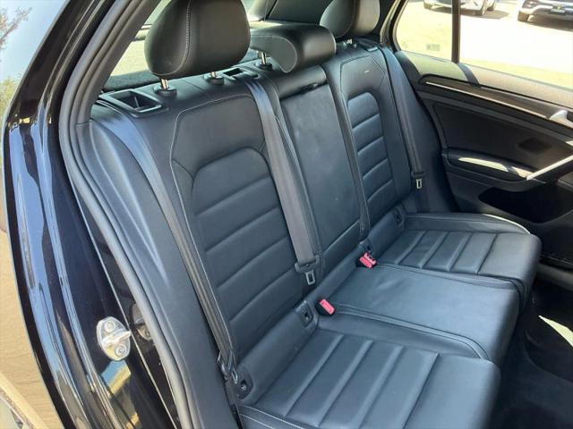 2017 Volkswagen Golf R 4-Door w/DCC & Navigation