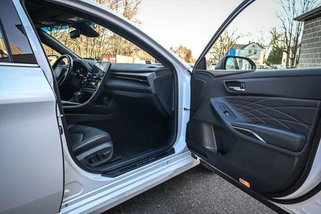2021 Toyota Avalon Limited Hybrid