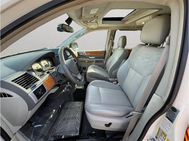 2010 Chrysler Town & Country Limited