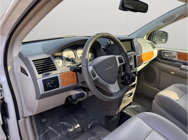 2010 Chrysler Town & Country Limited