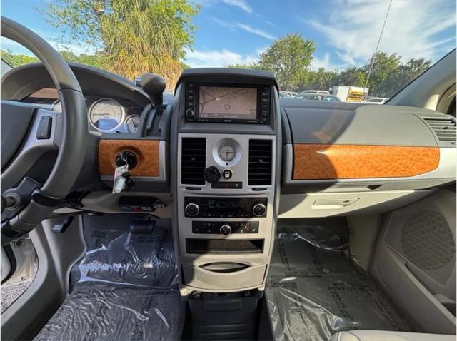 2010 Chrysler Town & Country Limited