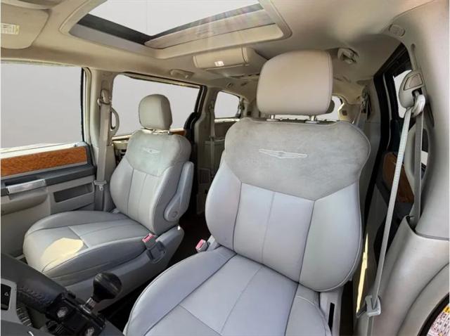 2010 Chrysler Town & Country Limited