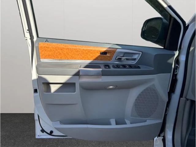 2010 Chrysler Town & Country Limited