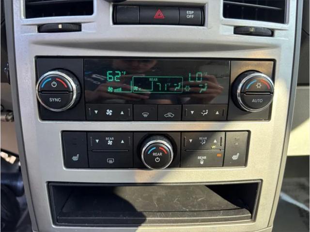 2010 Chrysler Town & Country Limited