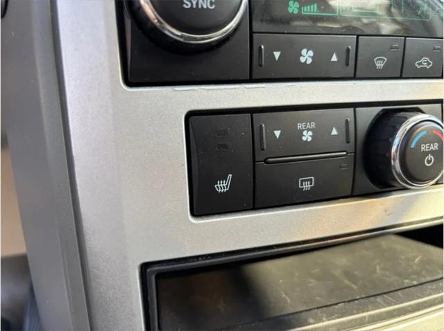 2010 Chrysler Town & Country Limited