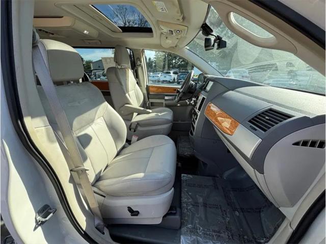 2010 Chrysler Town & Country Limited
