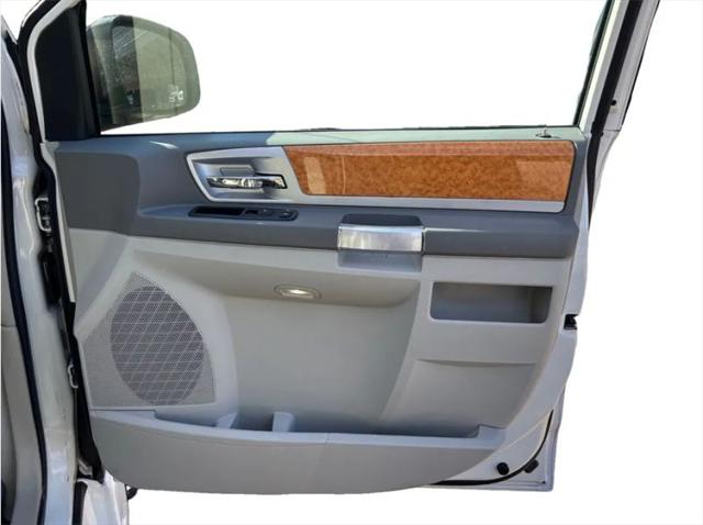 2010 Chrysler Town & Country Limited