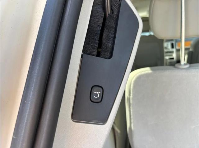 2010 Chrysler Town & Country Limited