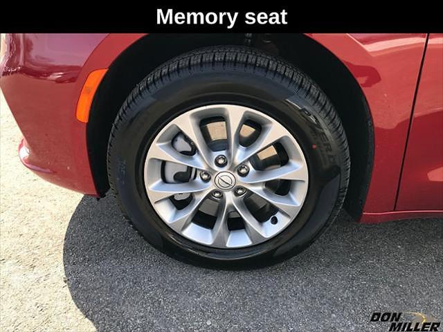 2026 Chrysler Pacifica Select AWD