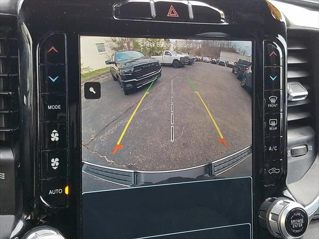 2024 Ram 1500 Big Horn Crew Cab 4x4 5'7" Box