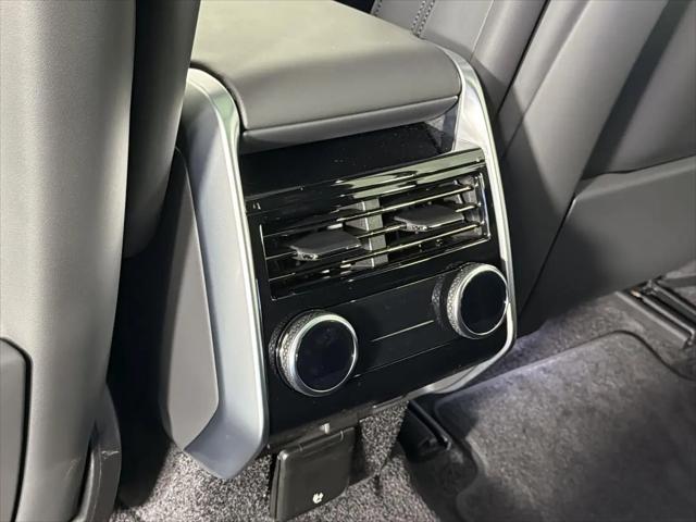 2026 Land Rover Range Rover P530 SE 7 Seat