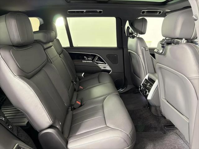 2026 Land Rover Range Rover P530 SE 7 Seat