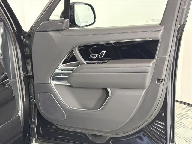 2026 Land Rover Range Rover P530 SE 7 Seat