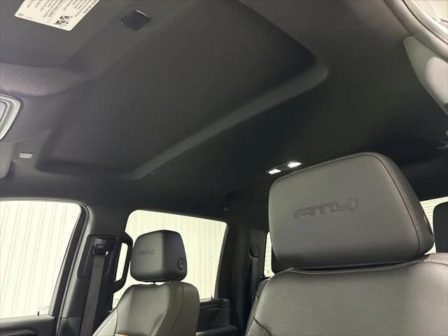2025 GMC Sierra 2500HD 4WD Crew Cab Standard Bed AT4