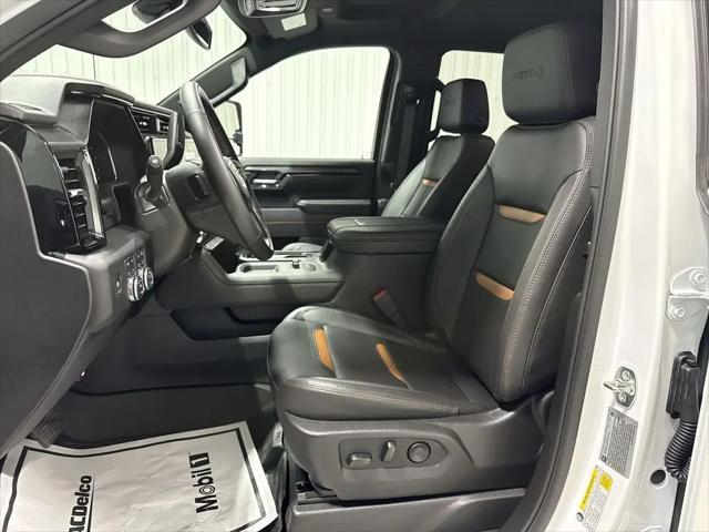 2025 GMC Sierra 2500HD 4WD Crew Cab Standard Bed AT4