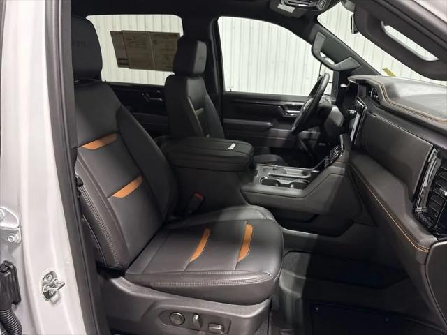 2025 GMC Sierra 2500HD 4WD Crew Cab Standard Bed AT4