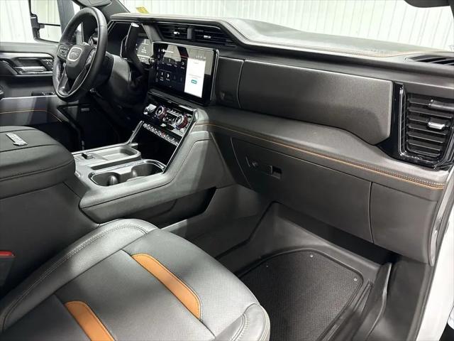 2025 GMC Sierra 2500HD 4WD Crew Cab Standard Bed AT4
