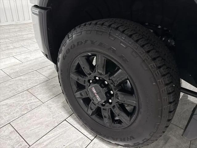 2025 GMC Sierra 2500HD 4WD Crew Cab Standard Bed AT4