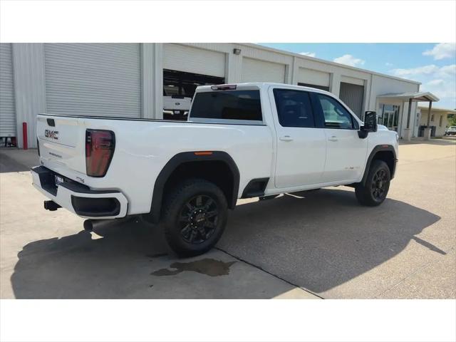 2025 GMC Sierra 2500HD 4WD Crew Cab Standard Bed AT4