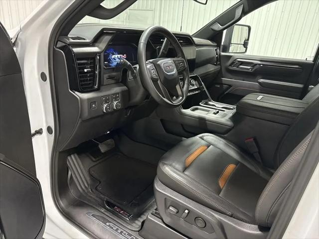 2025 GMC Sierra 2500HD 4WD Crew Cab Standard Bed AT4