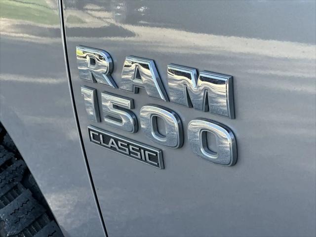 2022 Ram 1500 Classic SLT Crew Cab 4x2 5'7" Box