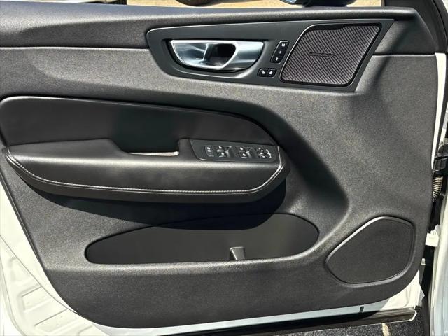 2025 Volvo XC60 Plug-In Hybrid Ultra, T8 AWD Electric/Gasoline, Dark