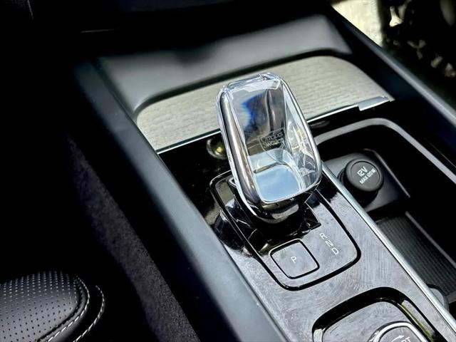 2025 Volvo XC60 Plug-In Hybrid Ultra, T8 AWD Electric/Gasoline, Dark