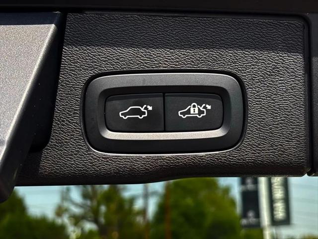 2025 Volvo XC60 Plug-In Hybrid Ultra, T8 AWD Electric/Gasoline, Dark