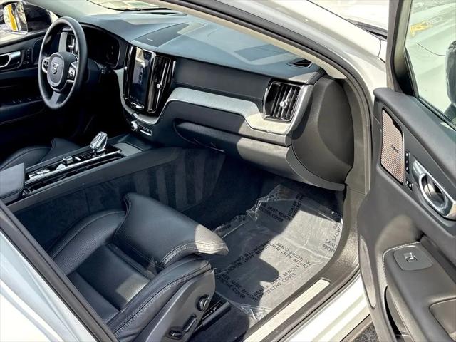 2025 Volvo XC60 Plug-In Hybrid Ultra, T8 AWD Electric/Gasoline, Dark