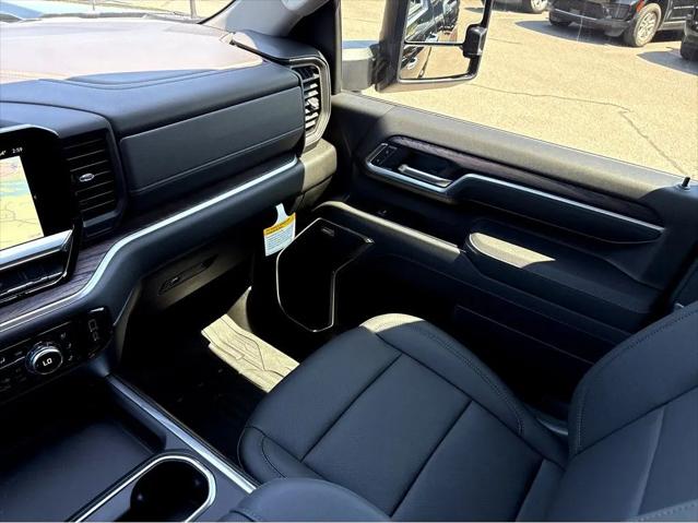 2026 GMC Sierra 2500HD Crew Cab, Standard Bed, SLT, 4WD