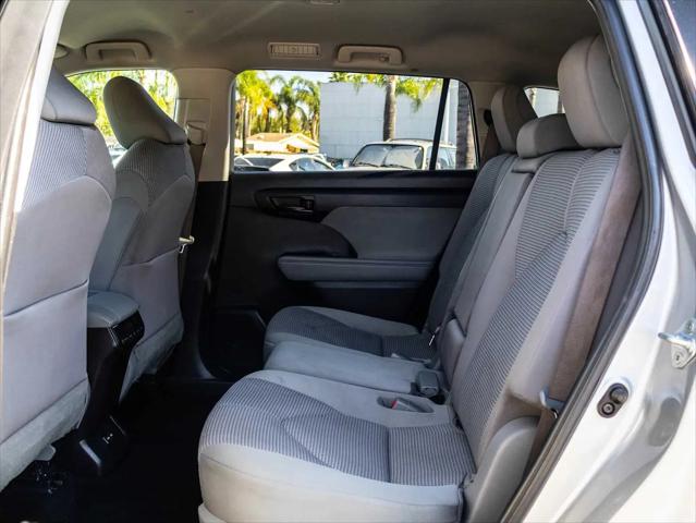 2022 Toyota Highlander LE