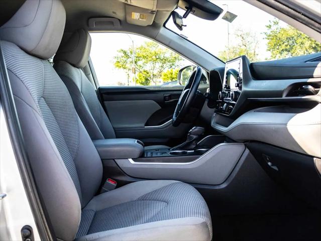 2022 Toyota Highlander LE
