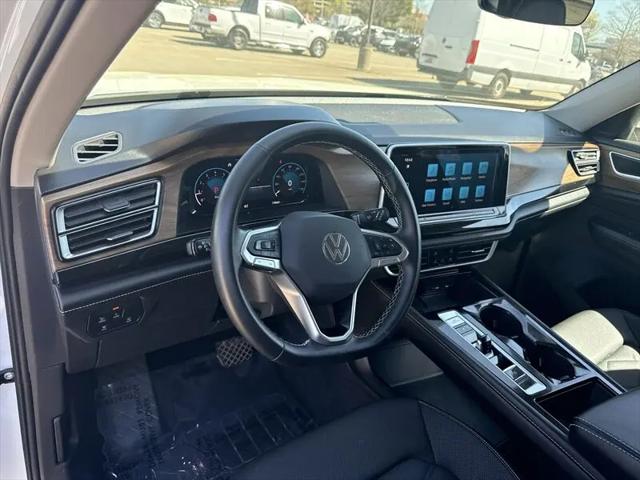 2025 Volkswagen Atlas 2.0T SE w/Technology