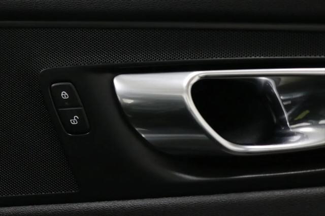 2020 Volvo XC60 T5 Momentum