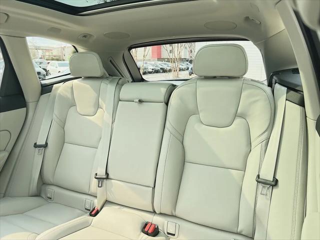2026 Volvo XC60 Plug-In Hybrid Ultra, T8 AWD Electric/Gasoline, Dark